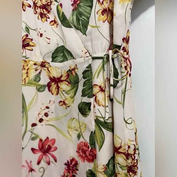 💚FOREVER 21💚 Preloved Floral Wrap Mini Dress Size:M EUC $20 - Picture 3 of 7